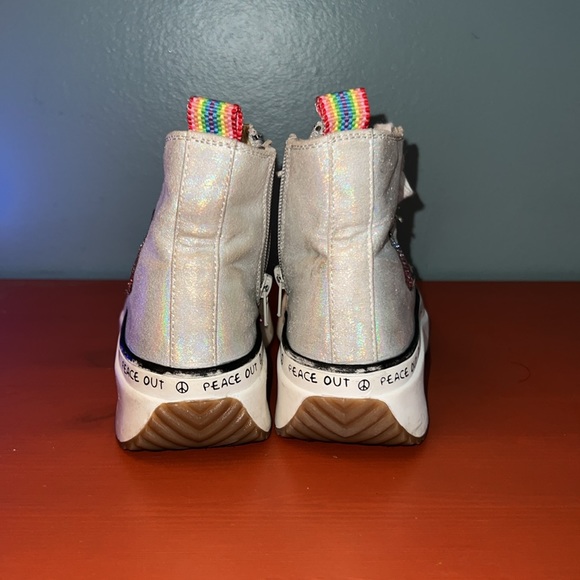 Used size 2 sneakers - Picture 4 of 7